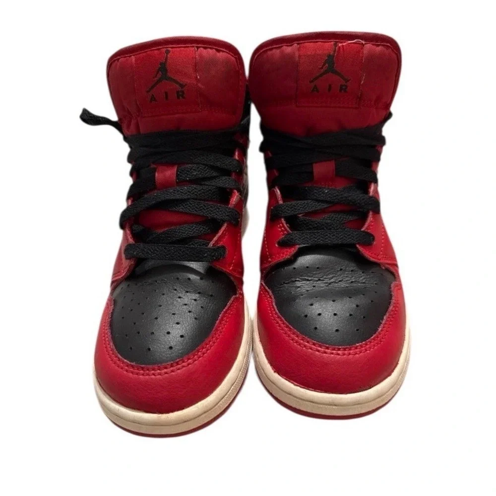 Nike‎ Air Jordan Style High-Top SneakersSize: 5.5Y Women's 7–7.5 Condition: Mint